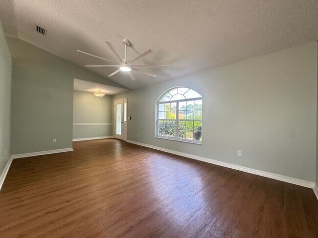 Building Photo - REMODELED 3/2 in Palm Coast