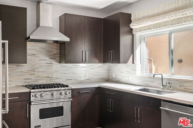 Foto del edificio - 1745 S Barrington Ave