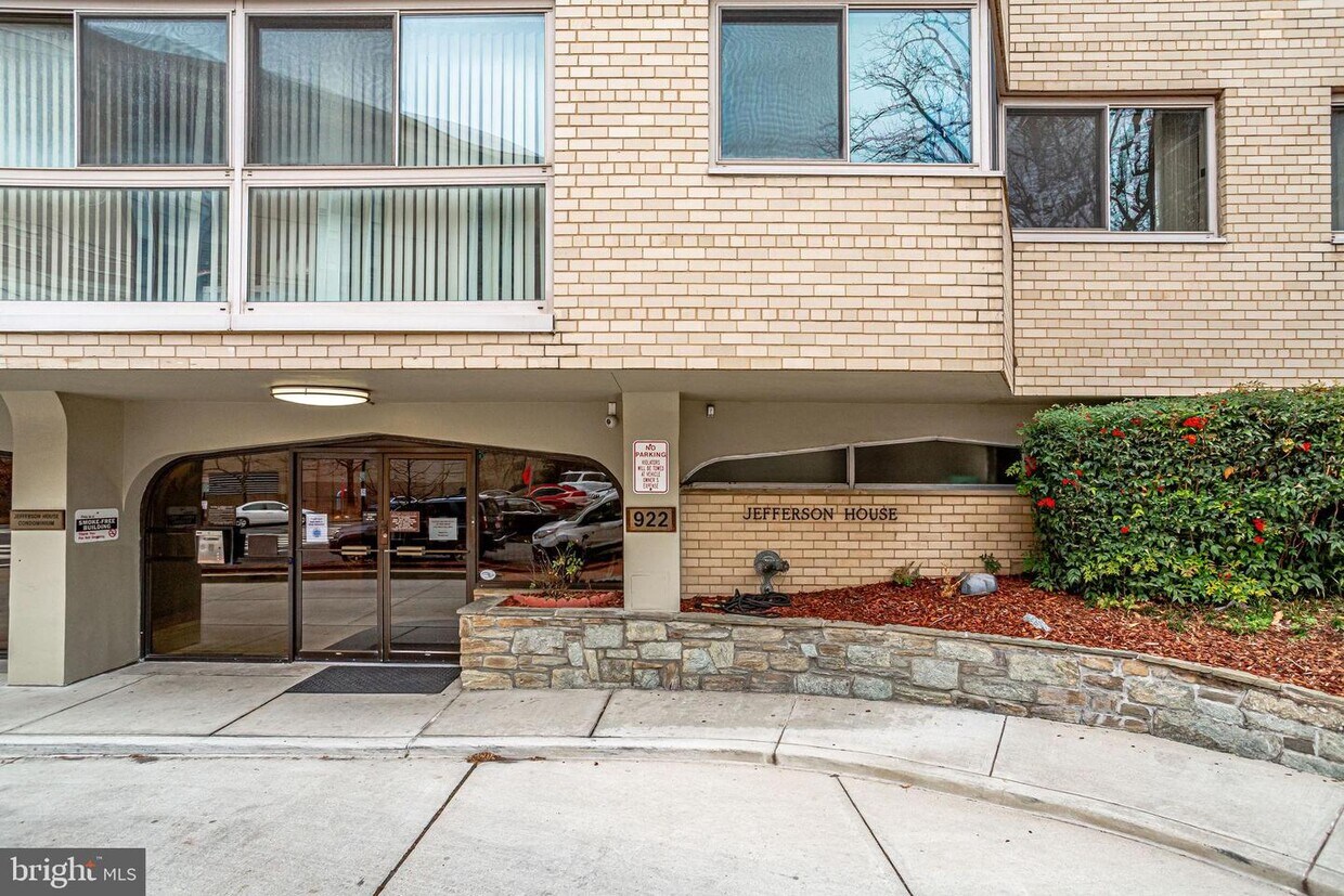 Primary Photo - 922 24th St NW