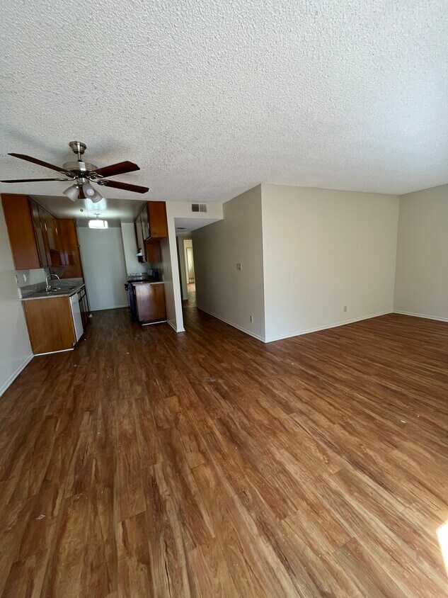 Foto del edificio - 26128 Belle Porte Ave