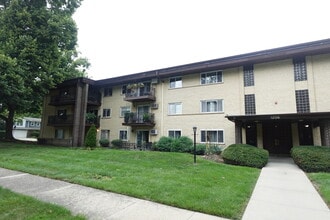 Building Photo - 1206 E Fairview St