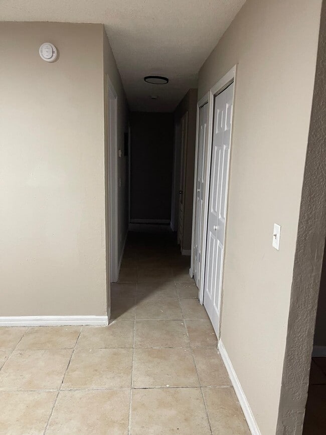 Building Photo - 2909 E 25th Ave