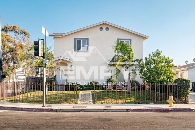 Building Photo - Stunning 4 Bedroom 2 Bathroom Home in LA 9...