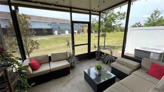 Foto del edificio - 6917 Holly Heath Dr