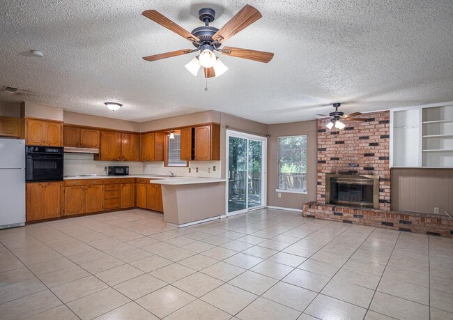 Building Photo - 213 Fox Dr