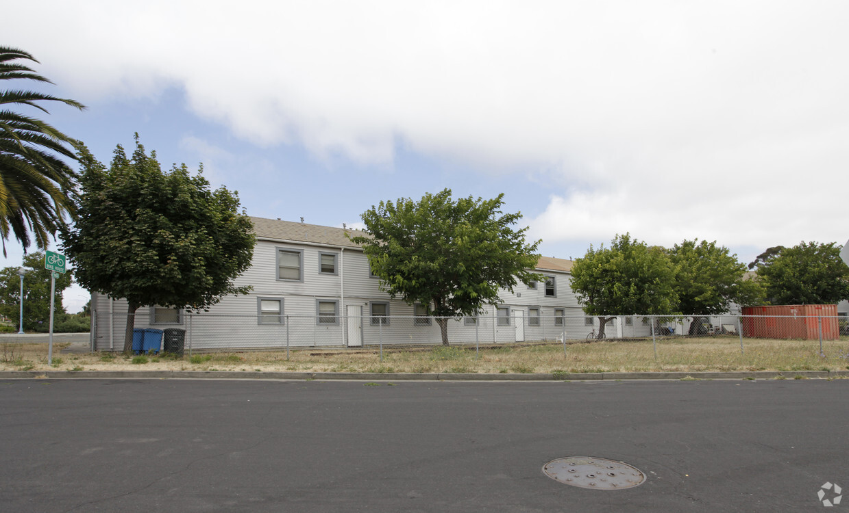 Building Photo - 900-918 Mare Island Way