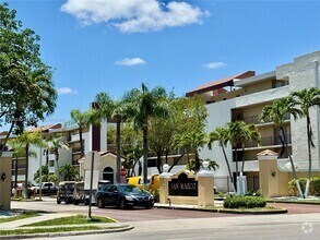 Building Photo - 8810 Fontainebleau Blvd