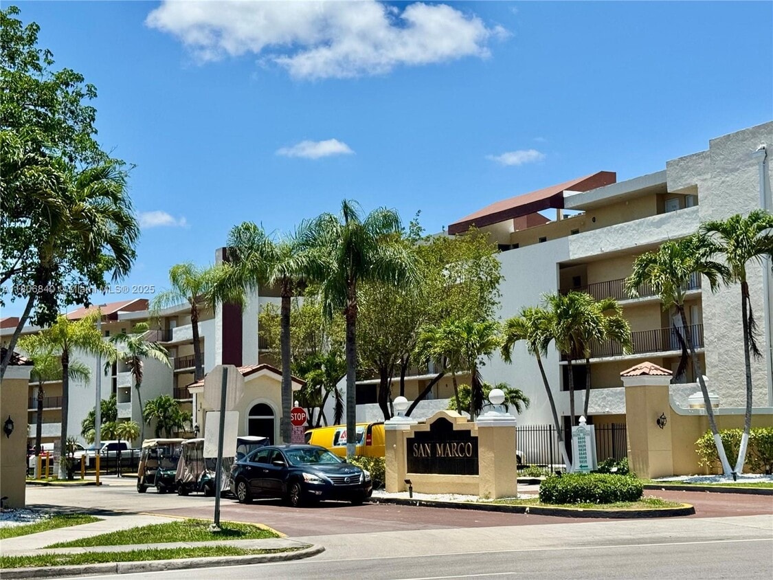 Primary Photo - 8810 Fontainebleau Blvd