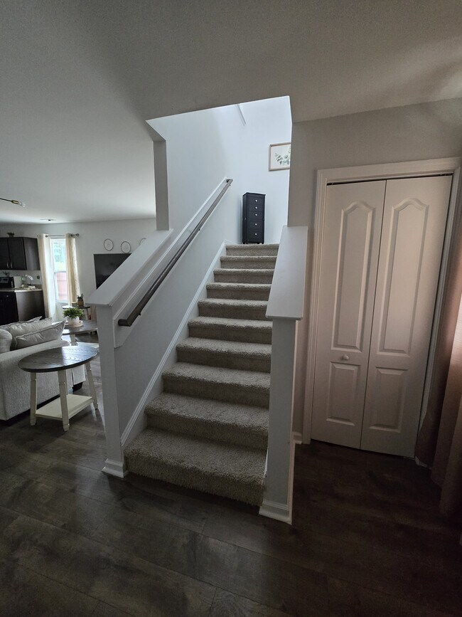 Foto del edificio - 119 Forest Bend Way