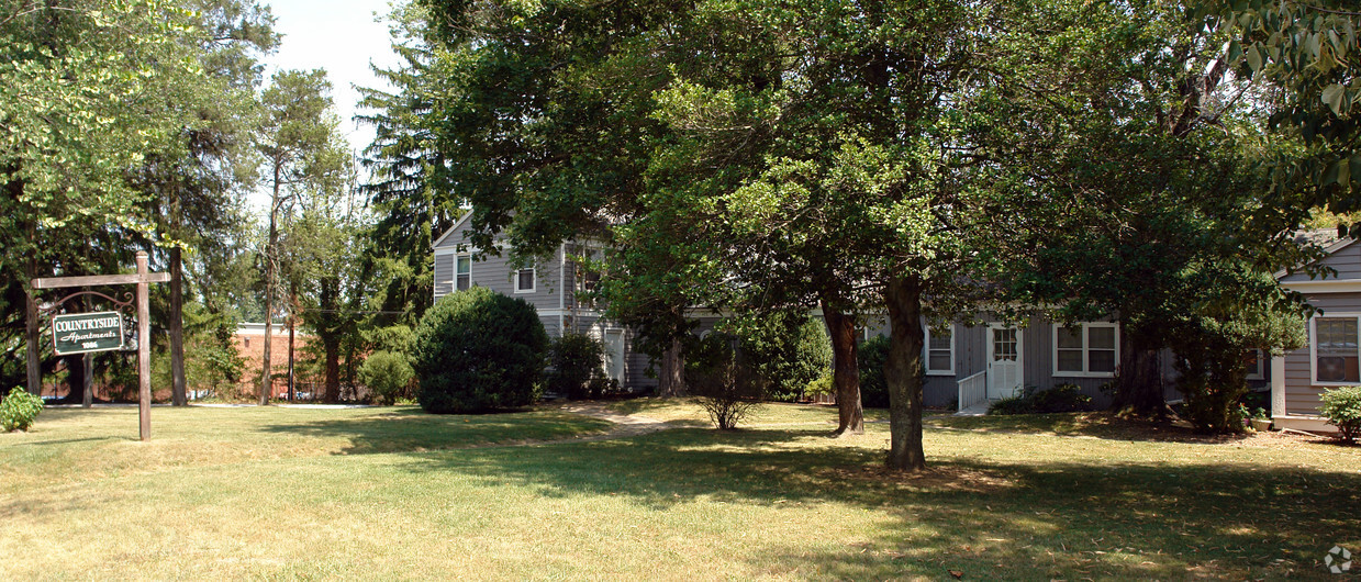 Building Photo - Countryside Apartments