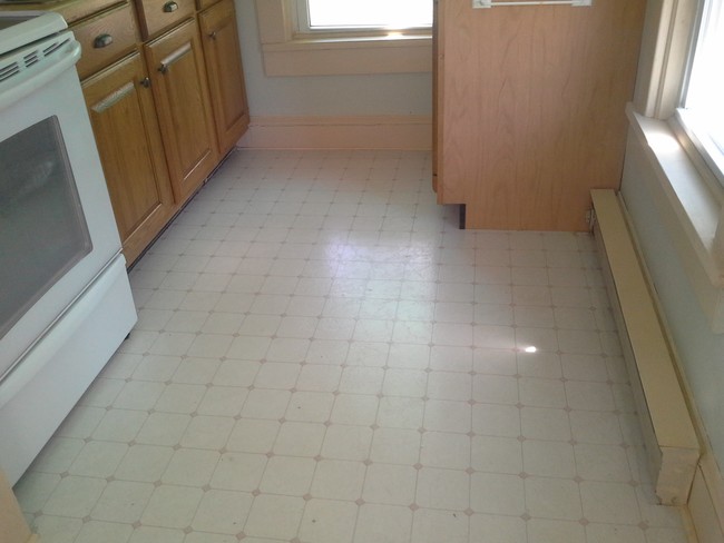 kitchen floor - 4 Wise Rd