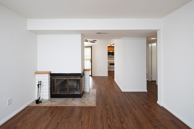 Foto del edificio - 3 Bed/2.5 Bath PB Townhouse - Garage, W/D,...