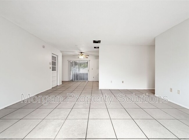 Foto del edificio - 1221 Poinsettia Ave