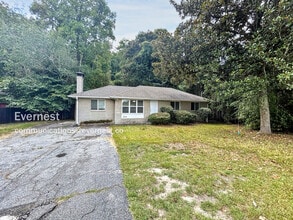 Building Photo - 7019 S Sweetwater Rd