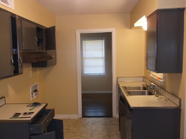 Building Photo - 1929 Corning Ave