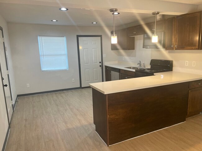 Building Photo - 2113 Raspberry Ln