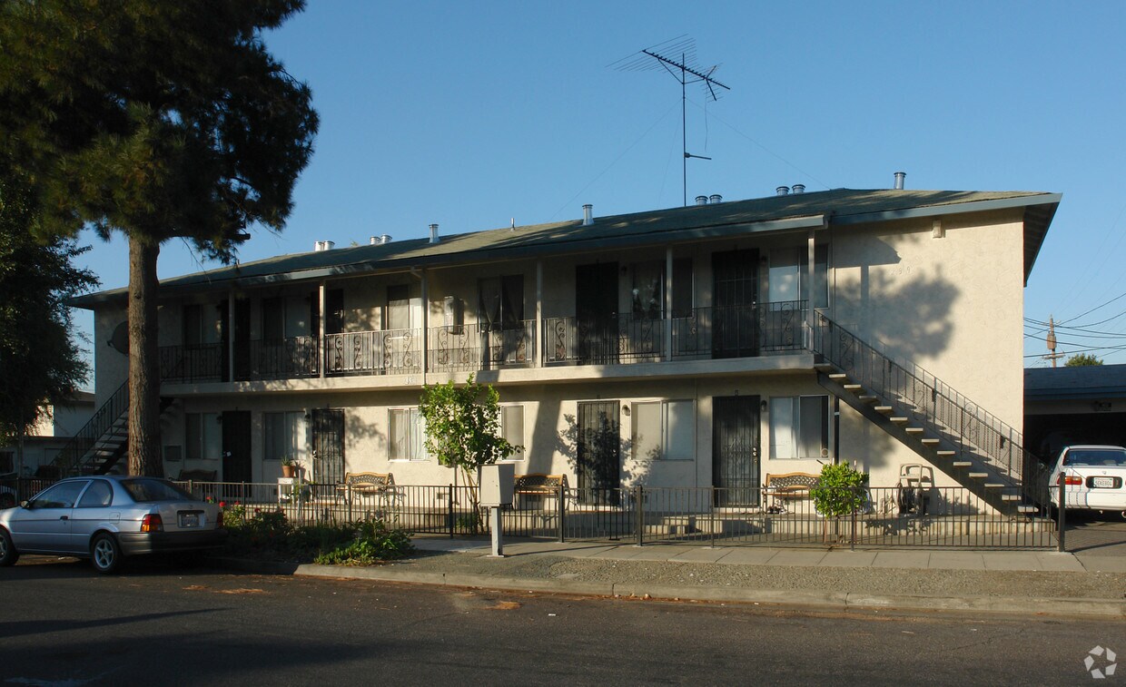 Foto del edificio - 239 Montclair Ave