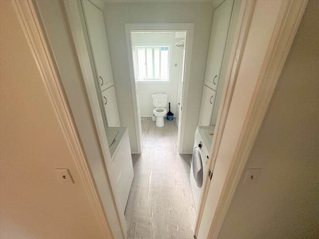 Building Photo - Cute home on Quiet Street 4bed/2bath