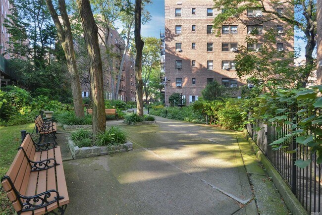 Building Photo - 83-75 118th St