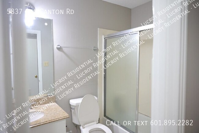 Foto del edificio - Charming 2 Bed, 2 Bath Duplex in Prime Jac...