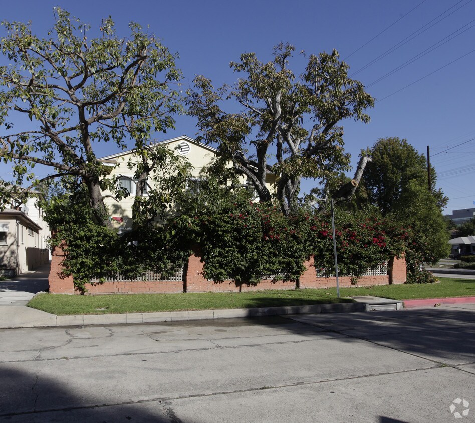 Foto del edificio - 4545 Vineland Ave