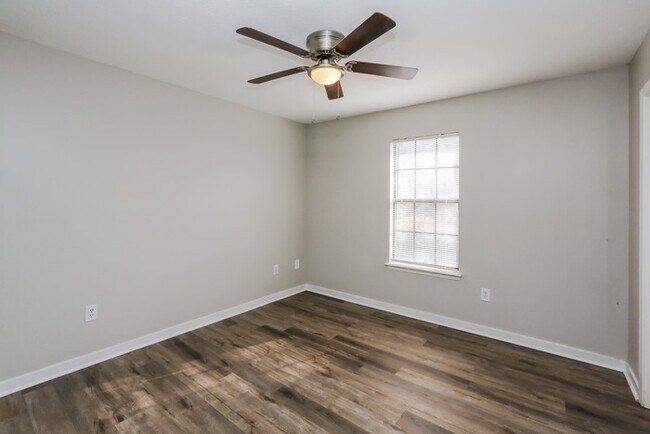 Building Photo - Cute Cottage in Jackson, MS!