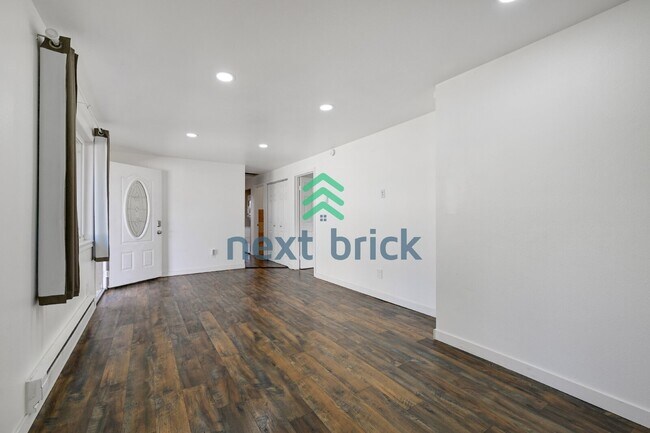 Foto del edificio - Charming 3-Bedroom Home in Auburn Near Green River College with Fenced Yard & Prime Location!