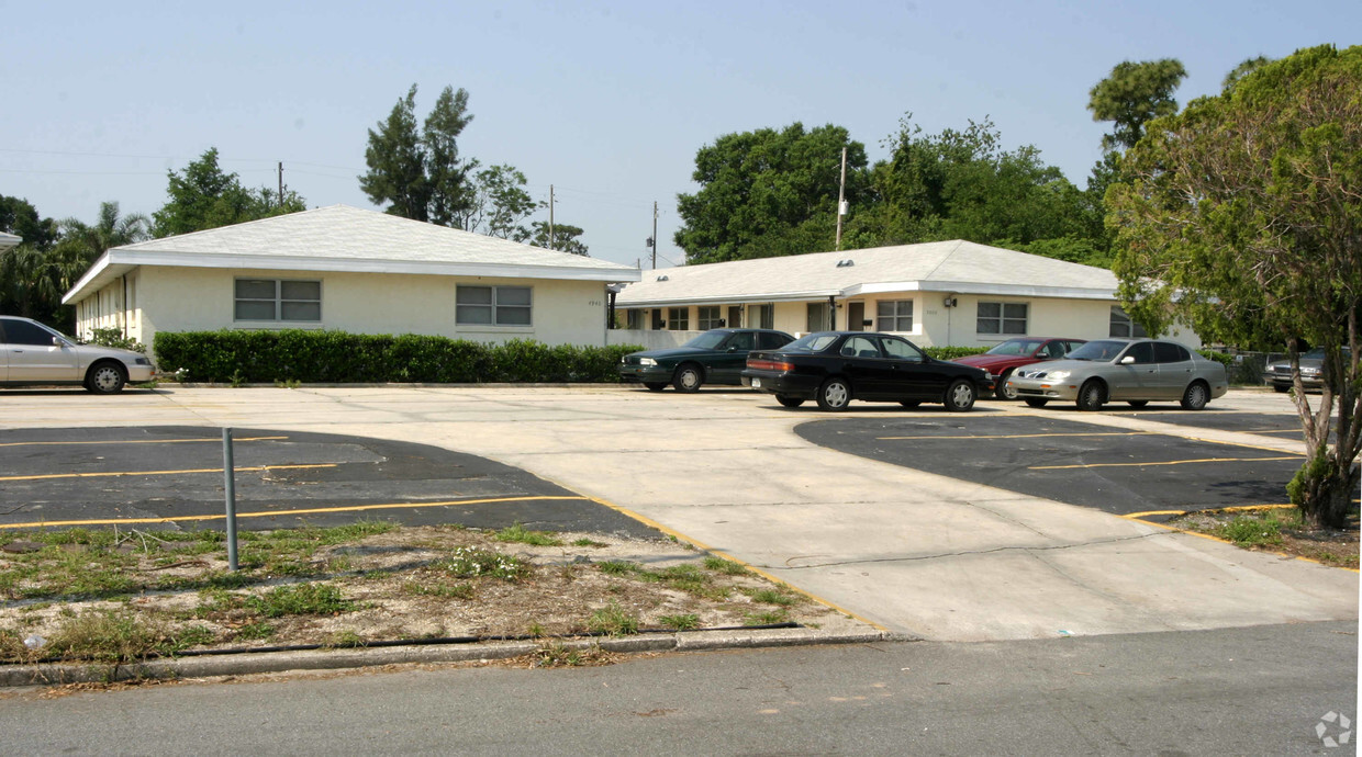 Foto del edificio - Evan's Garden Apartments