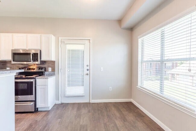 Foto del edificio - Pet-Friendly 2-Bed with Amenities!
