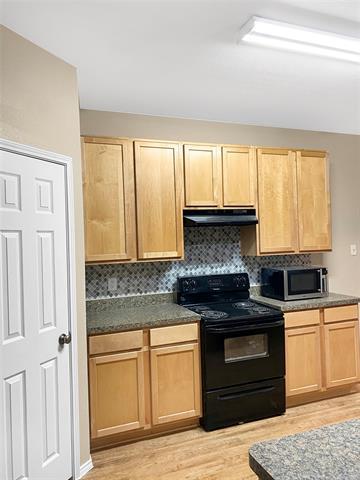 Foto del edificio - 7221 Lindentree Ln