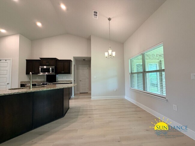 Foto del edificio - Beautiful 4-Bedroom Home in Quiet Crestview Cul-de-Sac!