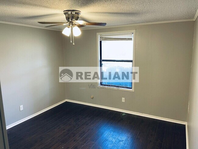 Foto del edificio - 802 Amhurst Dr
