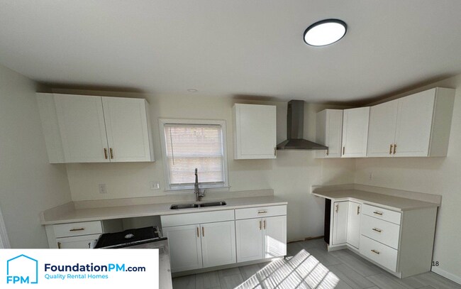 Building Photo - 5225 Oak Meadow Ave