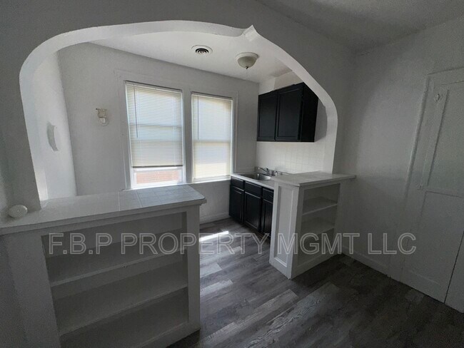 Foto del edificio - 5049 Coplin St