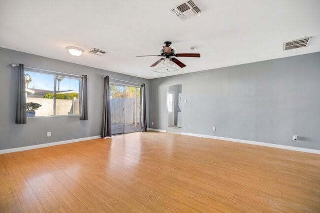 Building Photo - 15157 Valleyheart Dr