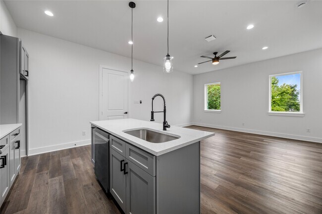 Foto del edificio - 6530 Tuskegee St