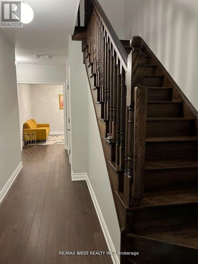 Building Photo - 65 Port Royal Ave