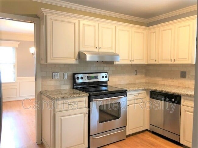 Building Photo - 10755 Colony Woods Dr