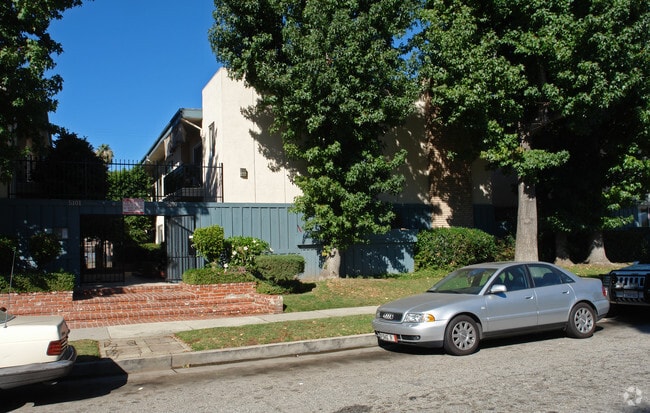 Building Photo - Buffalo Sherman Oaks Apartments