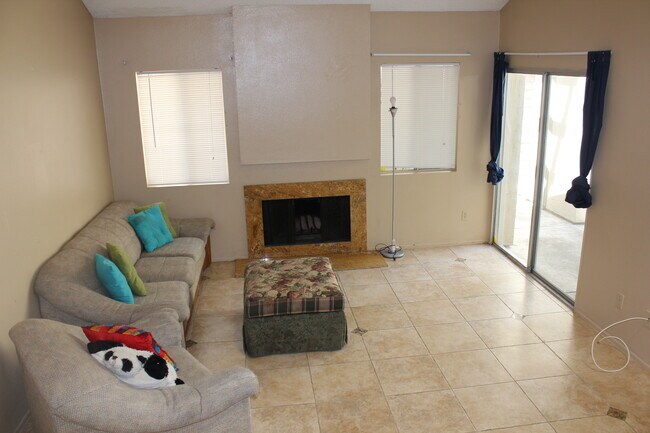 Building Photo - 3882 Radcliffe Ln