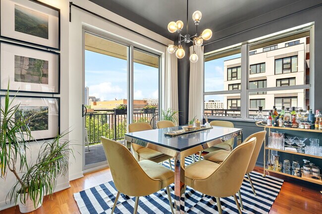 Foto del edificio - 437 W Division St