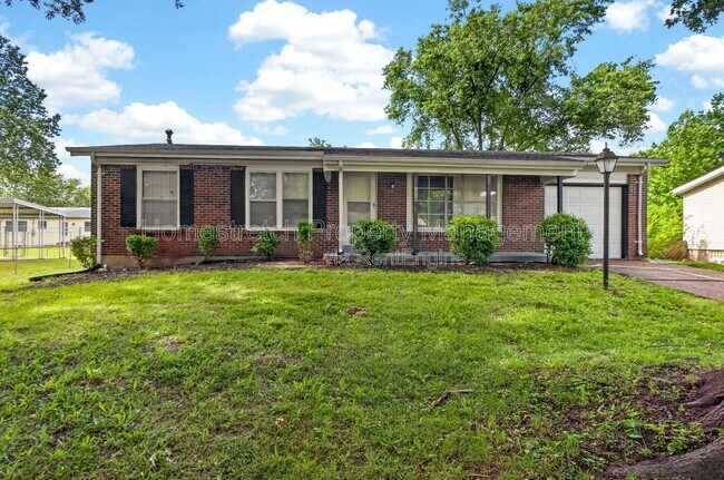 Building Photo - 1310 Petite Dr