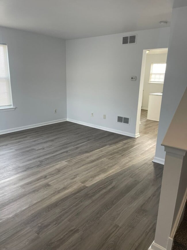 Building Photo - End Unit Townhome in Middletown Village