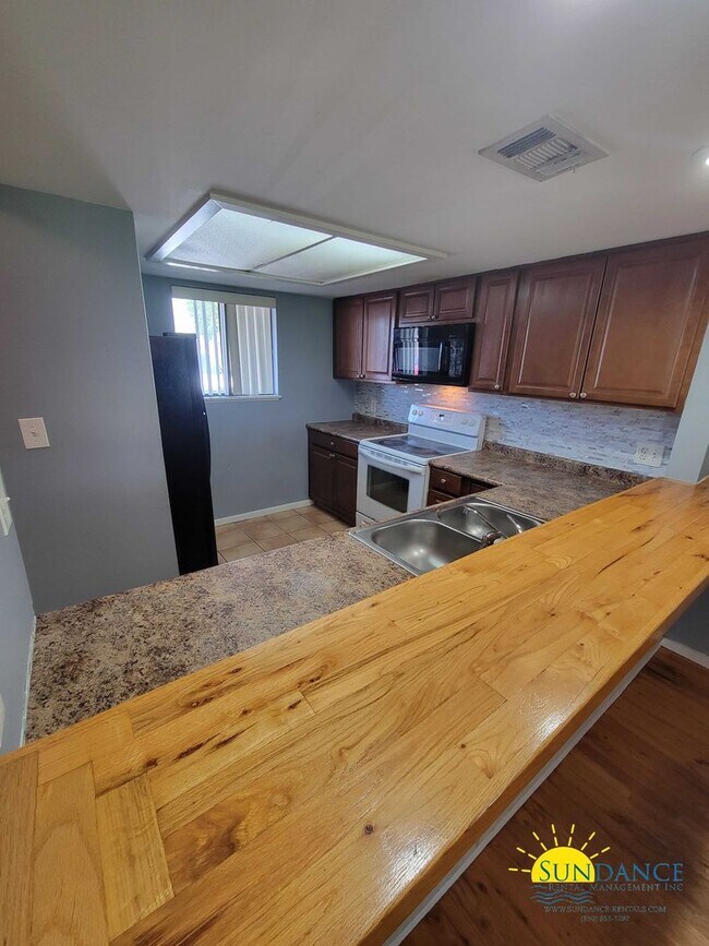 Building Photo - Lovely 2 Bedroom Townhouse in Destin with ...
