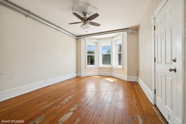Foto del edificio - 2418 N Western Ave
