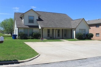 Building Photo - 605 Wades Way