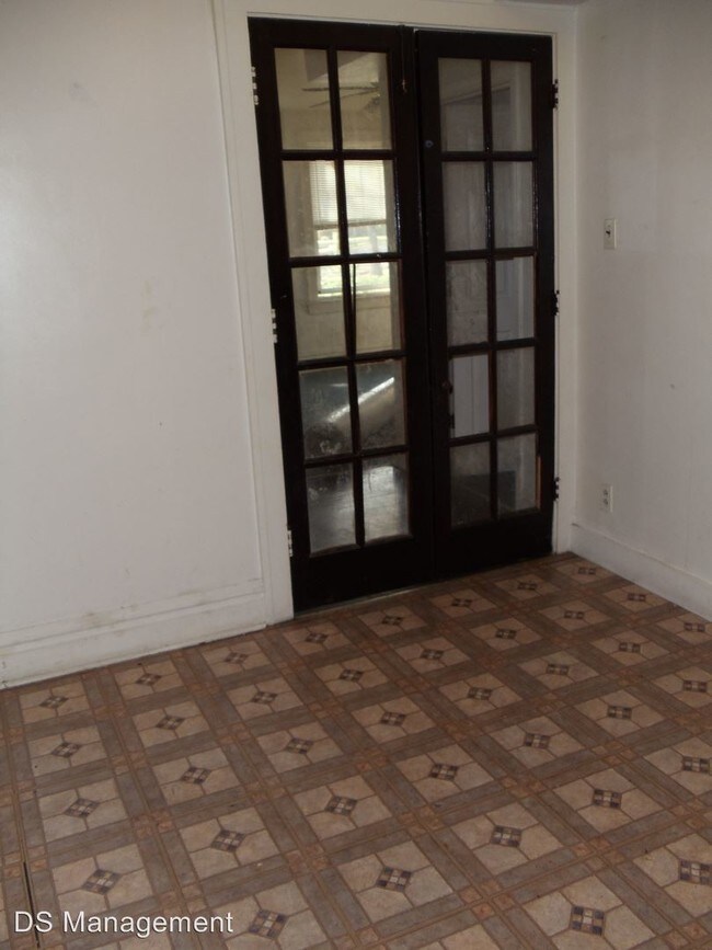 Building Photo - 2 br, 1 bath Apartment - 4734 S. Grand