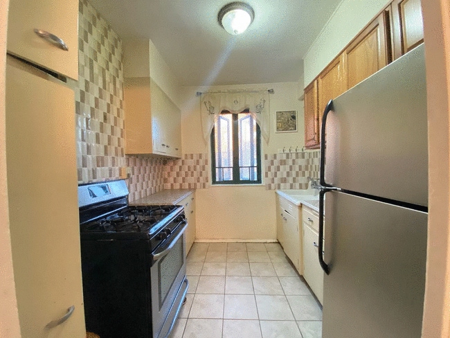 Building Photo - 1409 Metropolitan Ave