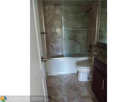 Foto del edificio - 2900 NE 30th St