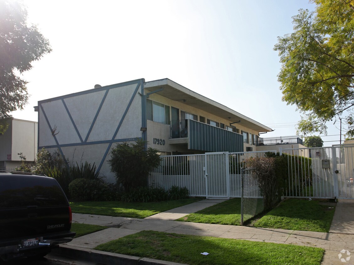 Foto del edificio - 17920 Schoenborn St